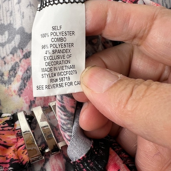 Notations Wonen’s Floral Chiffon Blouse - with metal bar detail - Picture 3 of 10